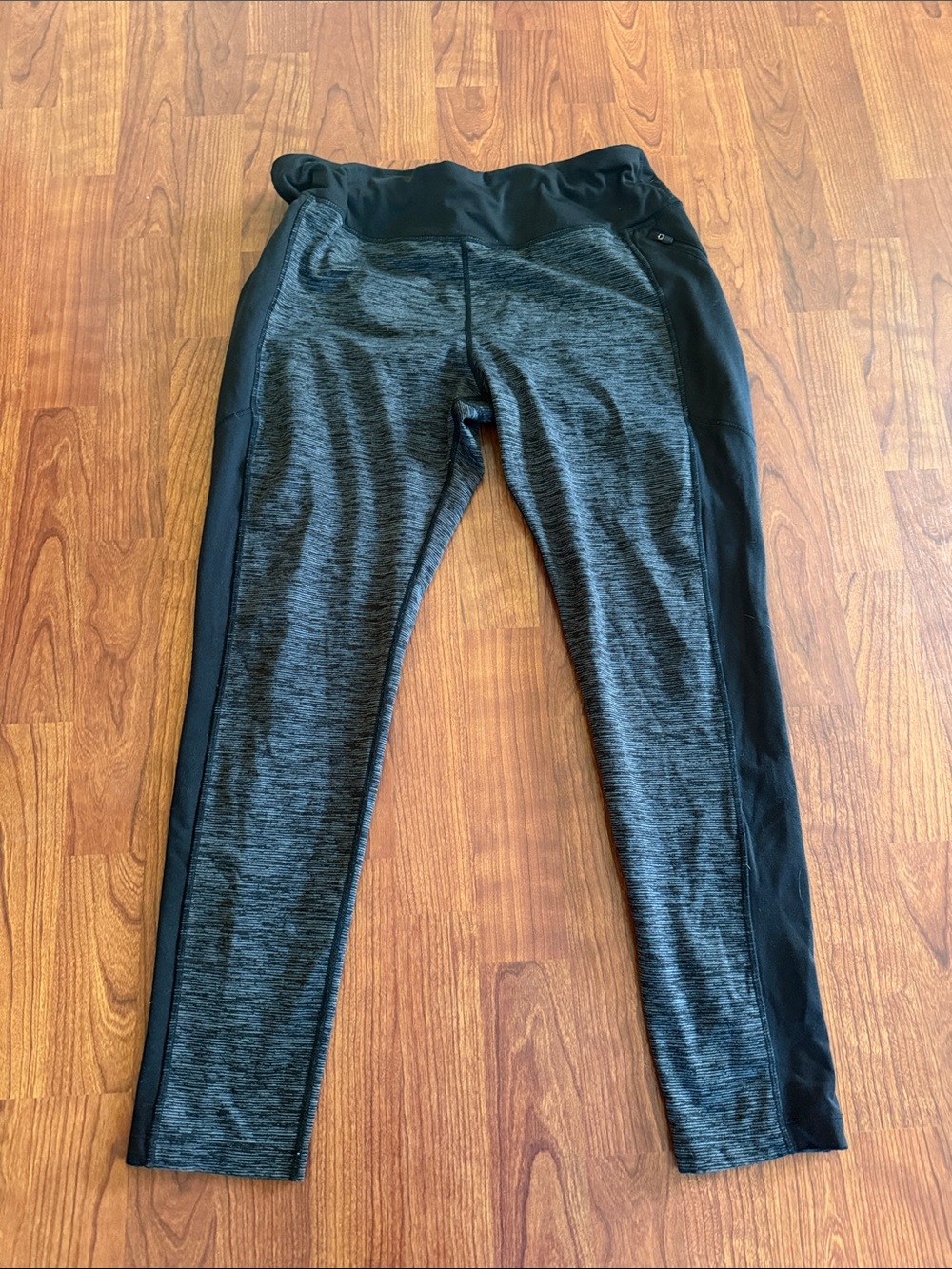 Heathered Gray & Black Athletic Leggings size XL